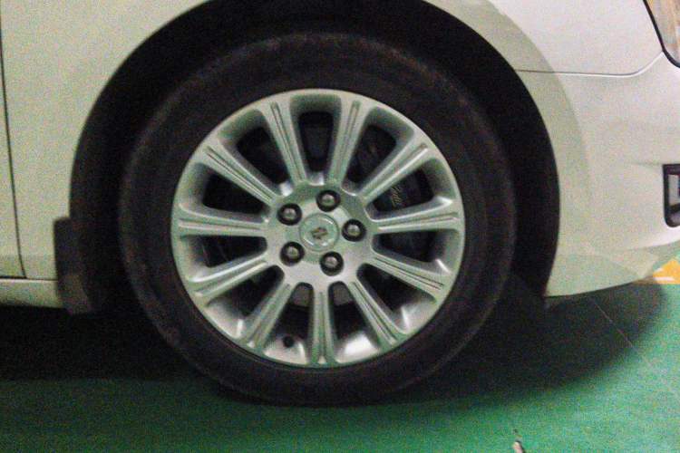 Used Cadillac XTS 2013 28T Comfort Model Right Front Wheel Hub