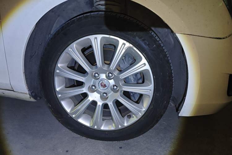Used Cadillac XTS 2013 28T Elegant Model Right Front Wheel Hub