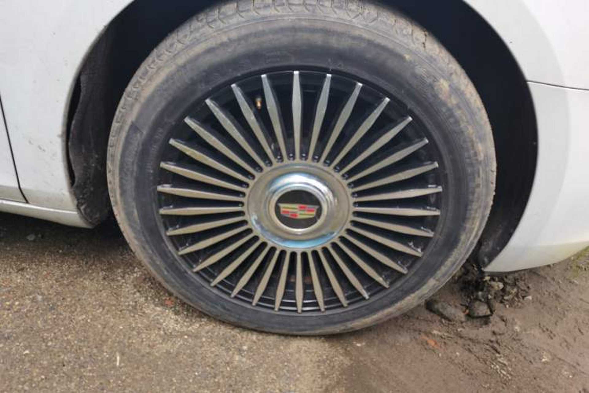 Used Cadillac XTS 2013 28T Luxury Model Right Front Wheel Hub