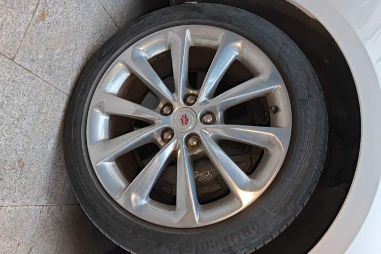 Used Cadillac XTS 2013 28T Leading Model Right Front Wheel Hub