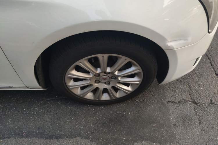 Used Cadillac XTS 2013 28T Comfort Model Right Front Wheel Hub