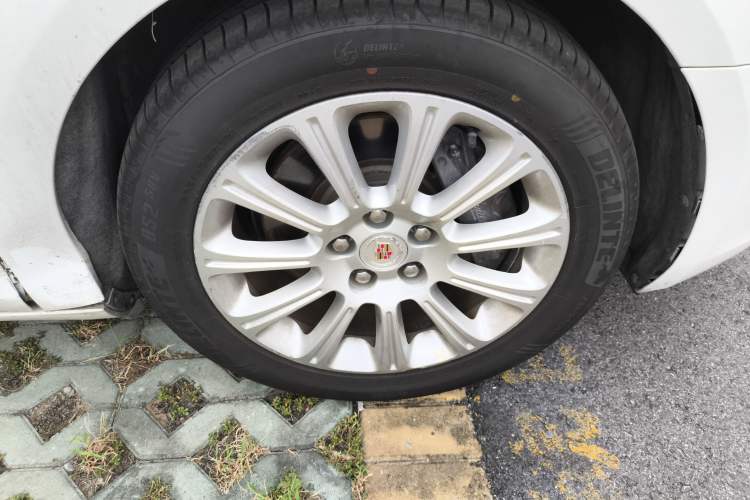 Used Cadillac XTS 2013 28T Luxury Model Right Front Wheel Hub