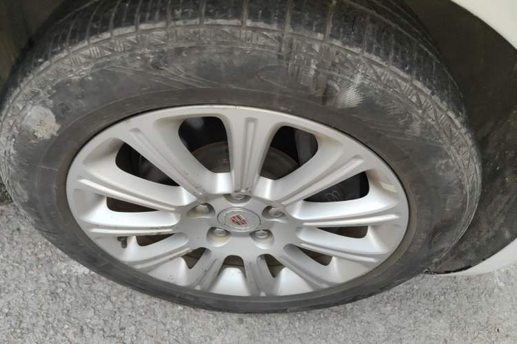 Used Cadillac XTS 2013 28T Luxury Model Right Front Wheel Hub