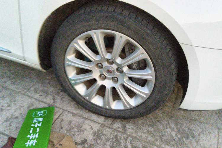 Used Cadillac XTS 2013 28T Luxury Model Right Front Wheel Hub