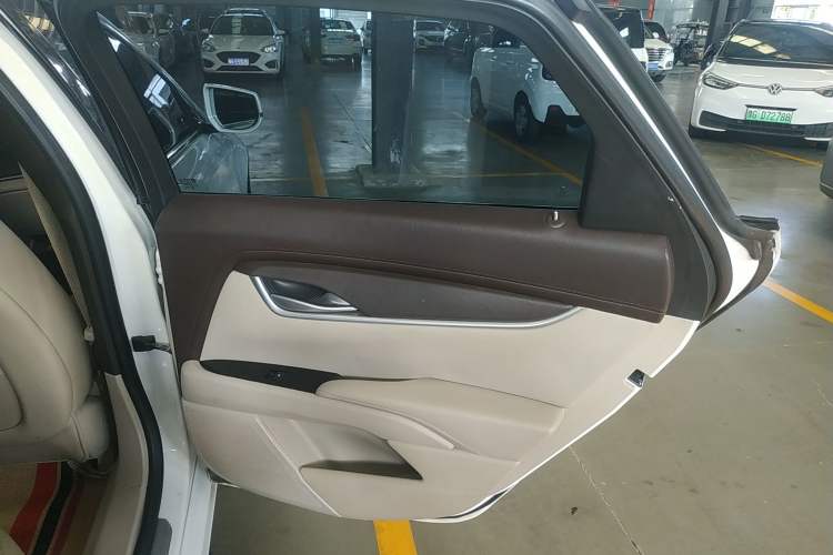 Used Cadillac XTS 2013 28T Comfort Model Right Rear Door Interior