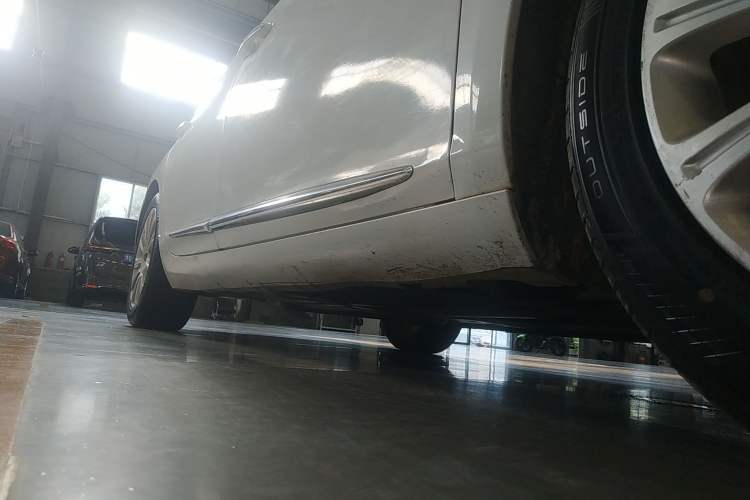 Used Cadillac XTS 2013 28T Comfort Model Right Side Sill
