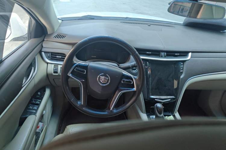 Used Cadillac XTS 2013 28T Comfort Model Steering Wheel