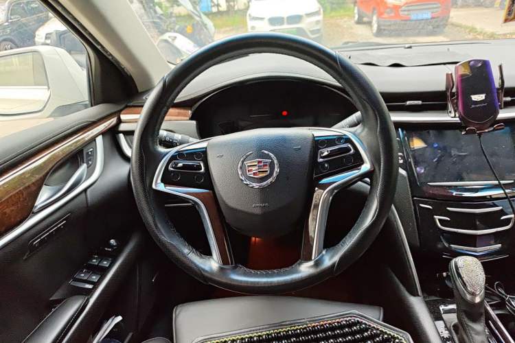Used Cadillac XTS 2013 28T Luxury Model Steering Wheel