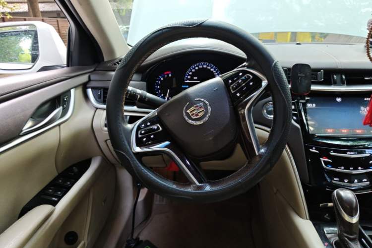 Used Cadillac XTS 2013 28T Comfort Model Steering Wheel