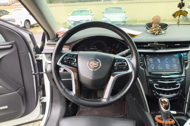 Used Cadillac XTS 2013 28T Luxury Model Steering Wheel