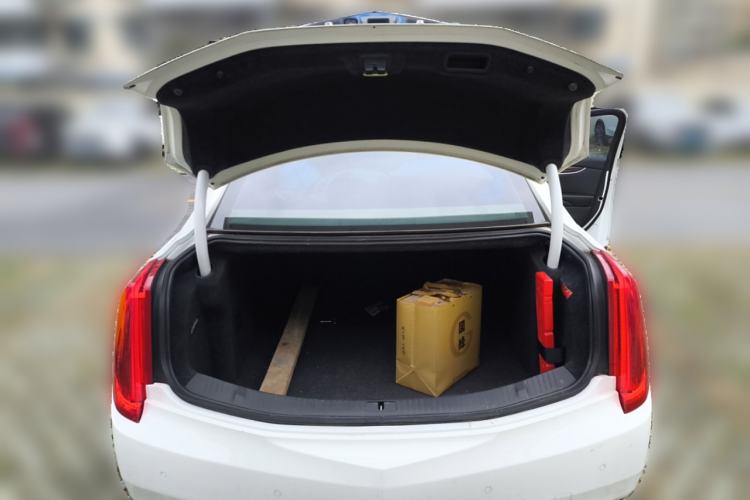 Used Cadillac XTS 2013 28T Luxury Model Trunk