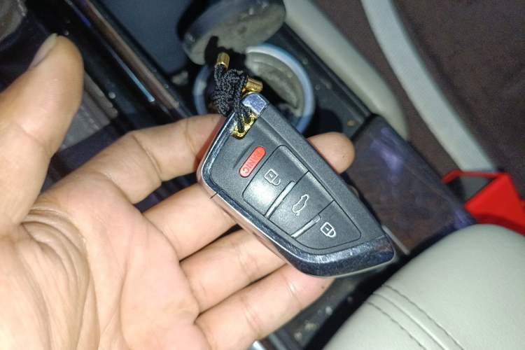 Used Cadillac XTS 2013 28T Comfort Model Vehicle Key