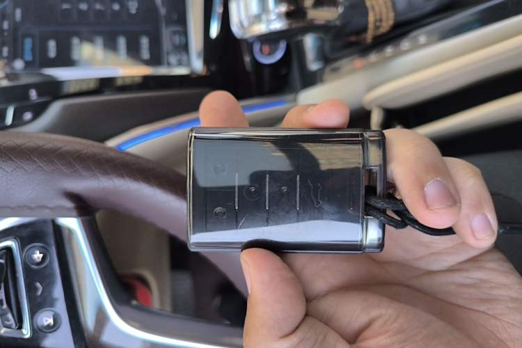 Used Cadillac XTS 2013 28T Comfort Model Vehicle Key