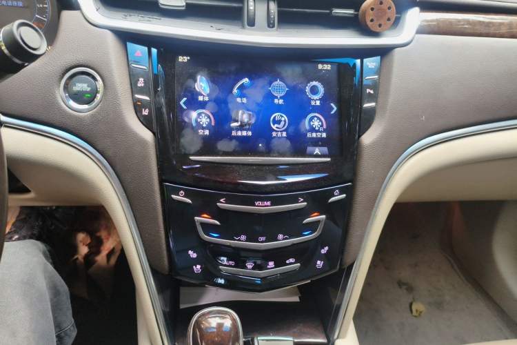 Used Cadillac XTS 2013 28T Leading Model Audio And AC Panel