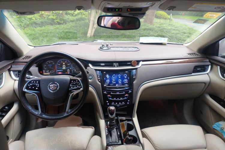 Used Cadillac XTS 2013 28T Leading Model Center Console