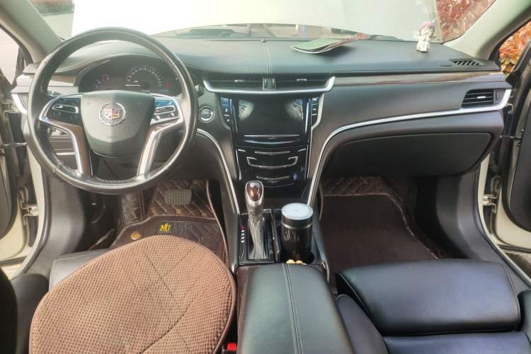 Used Cadillac XTS 2013 28T Luxury Model Center Console