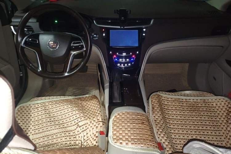Used Cadillac XTS 2013 28T Comfort Model Center Console