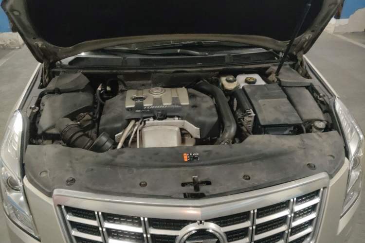 Used Cadillac XTS 2013 28T Luxury Model Engine Bay