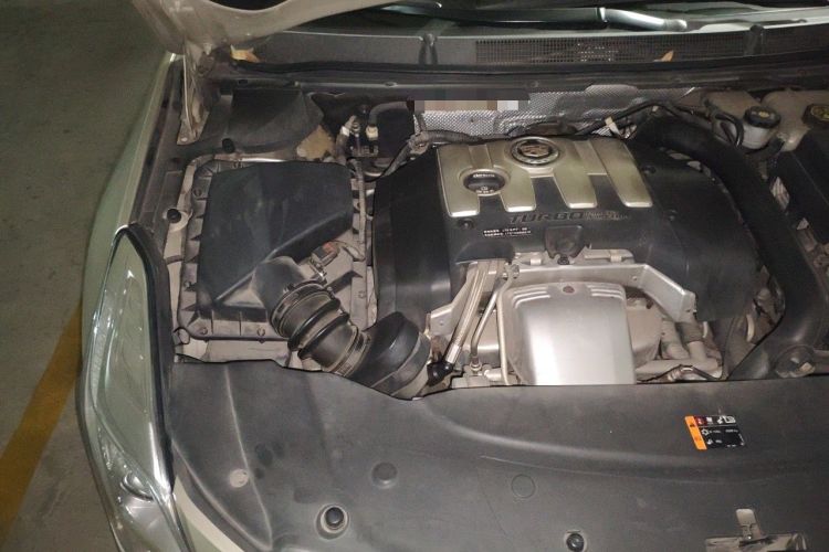 Used Cadillac XTS 2013 28T Comfort Model Engine Bay Right