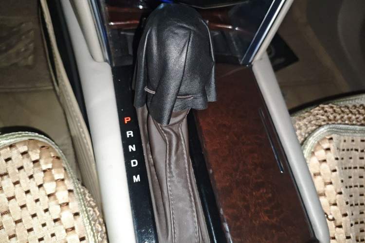 Used Cadillac XTS 2013 28T Comfort Model Gear Lever