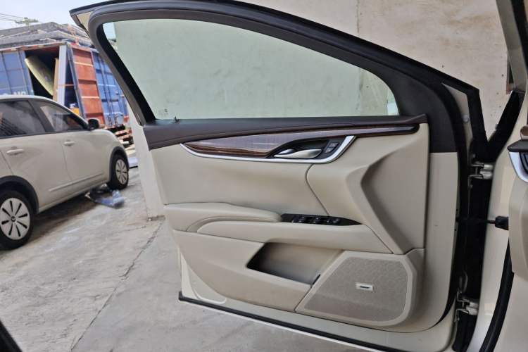 Used Cadillac XTS 2013 28T Elite Edition Left Front Door Interior