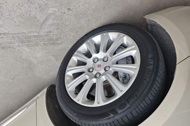 Used Cadillac XTS 2013 28T Elite Edition Left Front Wheel Hub