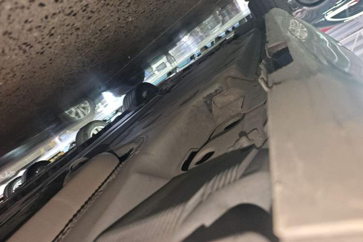 Used Cadillac XTS 2013 28T Luxury Model Left Side Sill