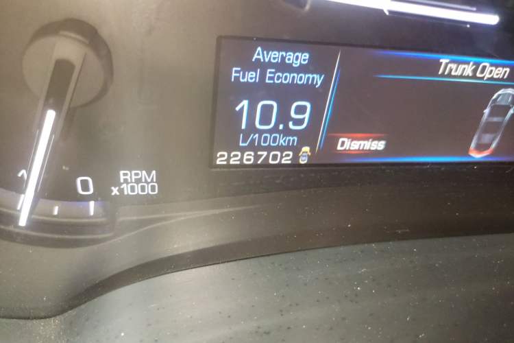 Used Cadillac XTS 2013 28T Luxury Model Odometer Close Up