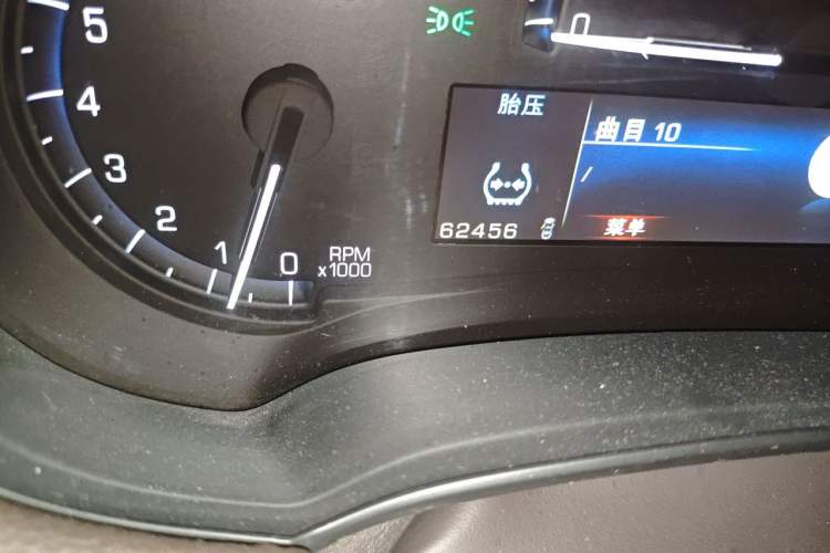 Used Cadillac XTS 2013 28T Comfort Model Odometer Close Up