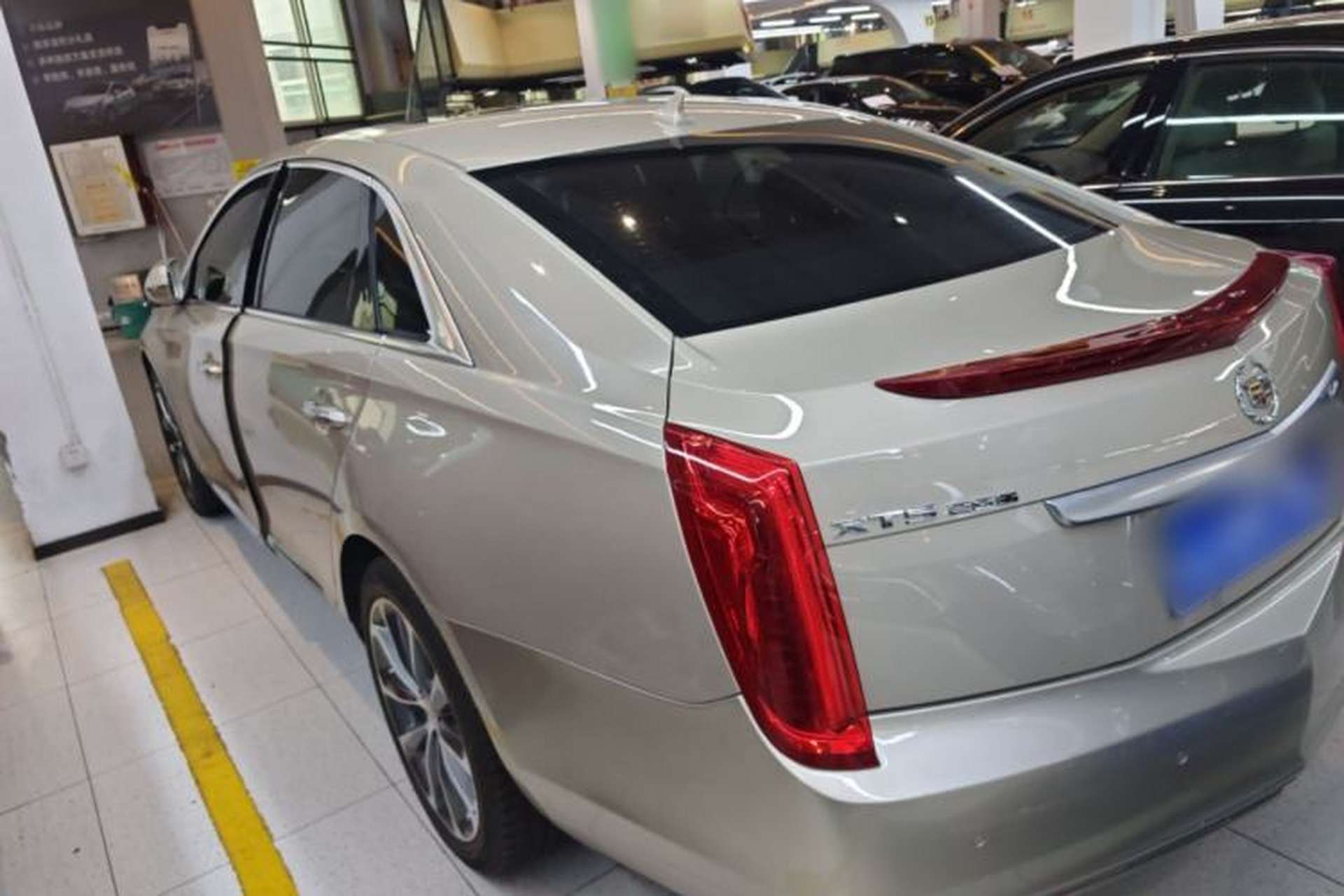 Used Cadillac XTS 2013 28T Leading Model Rear Left 45 Deg
