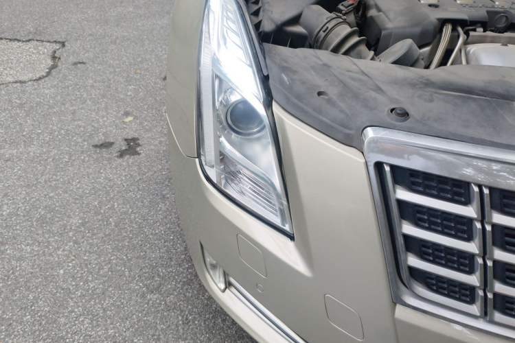 Used Cadillac XTS 2013 28T Leading Model Right Front Headlight
