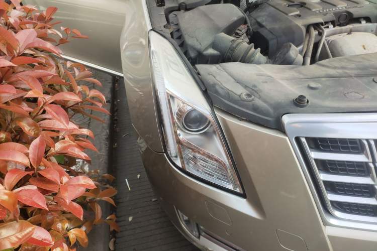 Used Cadillac XTS 2013 28T Luxury Model Right Front Headlight