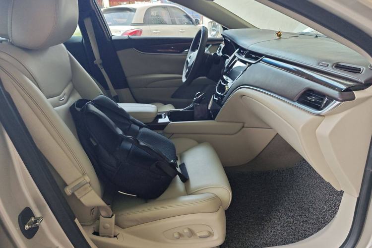 Used Cadillac XTS 2013 28T Elite Edition Right Front Seat
