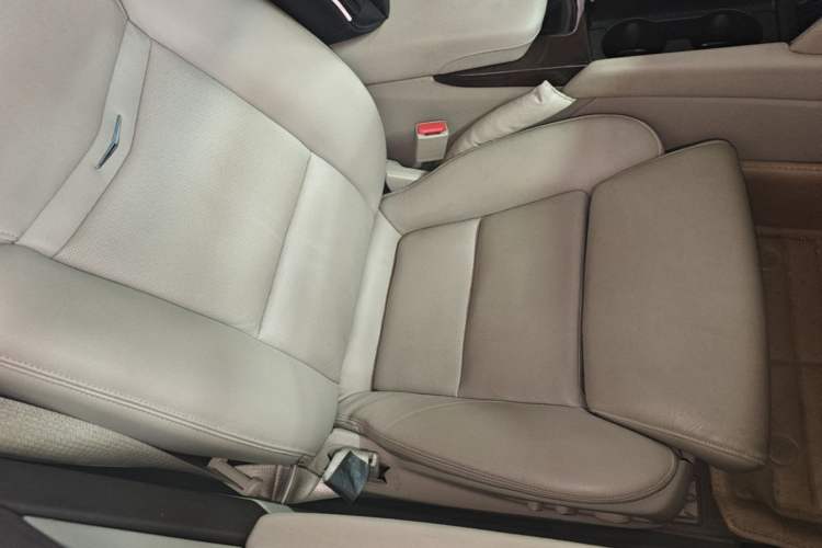 Used Cadillac XTS 2013 28T Luxury Model Right Front Seat