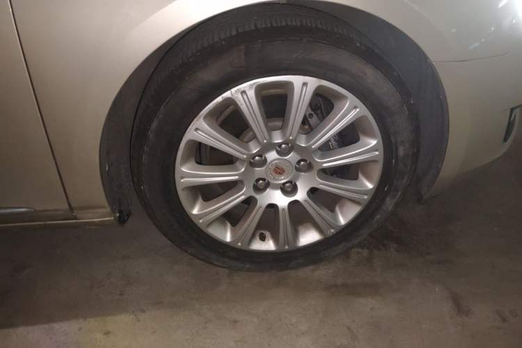 Used Cadillac XTS 2013 28T Comfort Model Right Front Wheel Hub