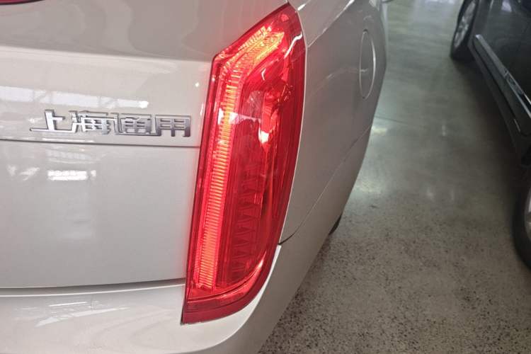 Used Cadillac XTS 2013 28T Luxury Model Right Rear Taillight