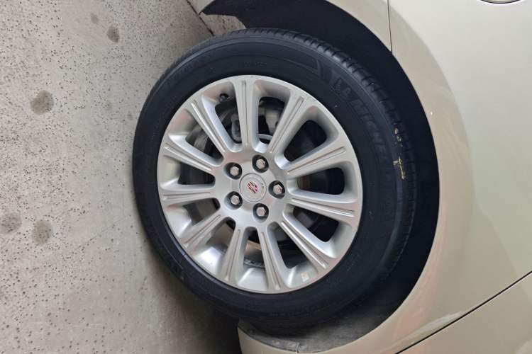 Used Cadillac XTS 2013 28T Elite Edition Right Rear Wheel Hub