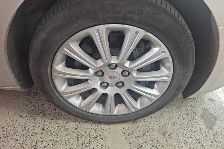 Used Cadillac XTS 2013 28T Luxury Model Right Rear Wheel Hub
