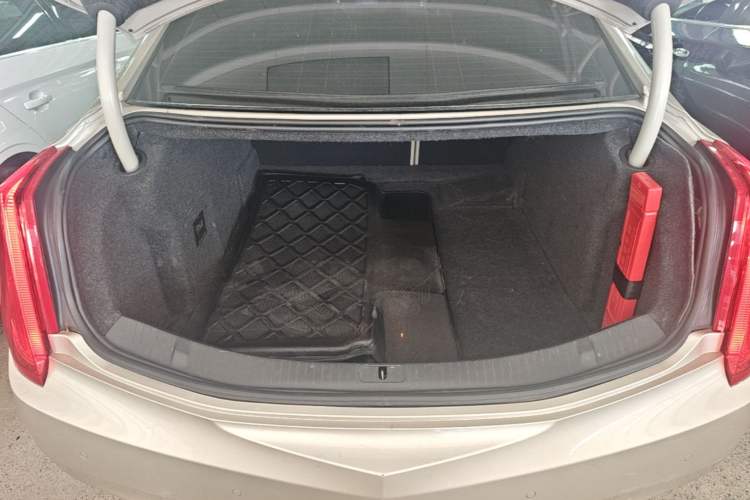 Used Cadillac XTS 2013 28T Luxury Model Trunk