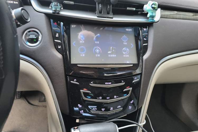 Used Cadillac XTS 2014 28T Platinum Edition Audio And AC Panel