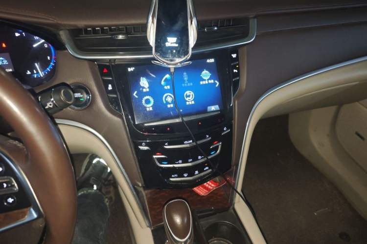 Used Cadillac XTS 2014 28T Comfort Version Audio And AC Panel