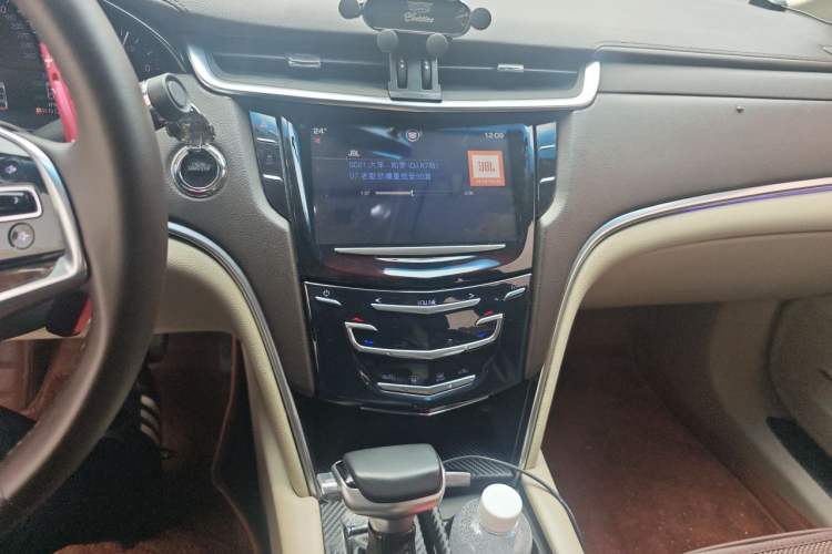 Used Cadillac XTS 2014 28T Comfort Version Audio And AC Panel