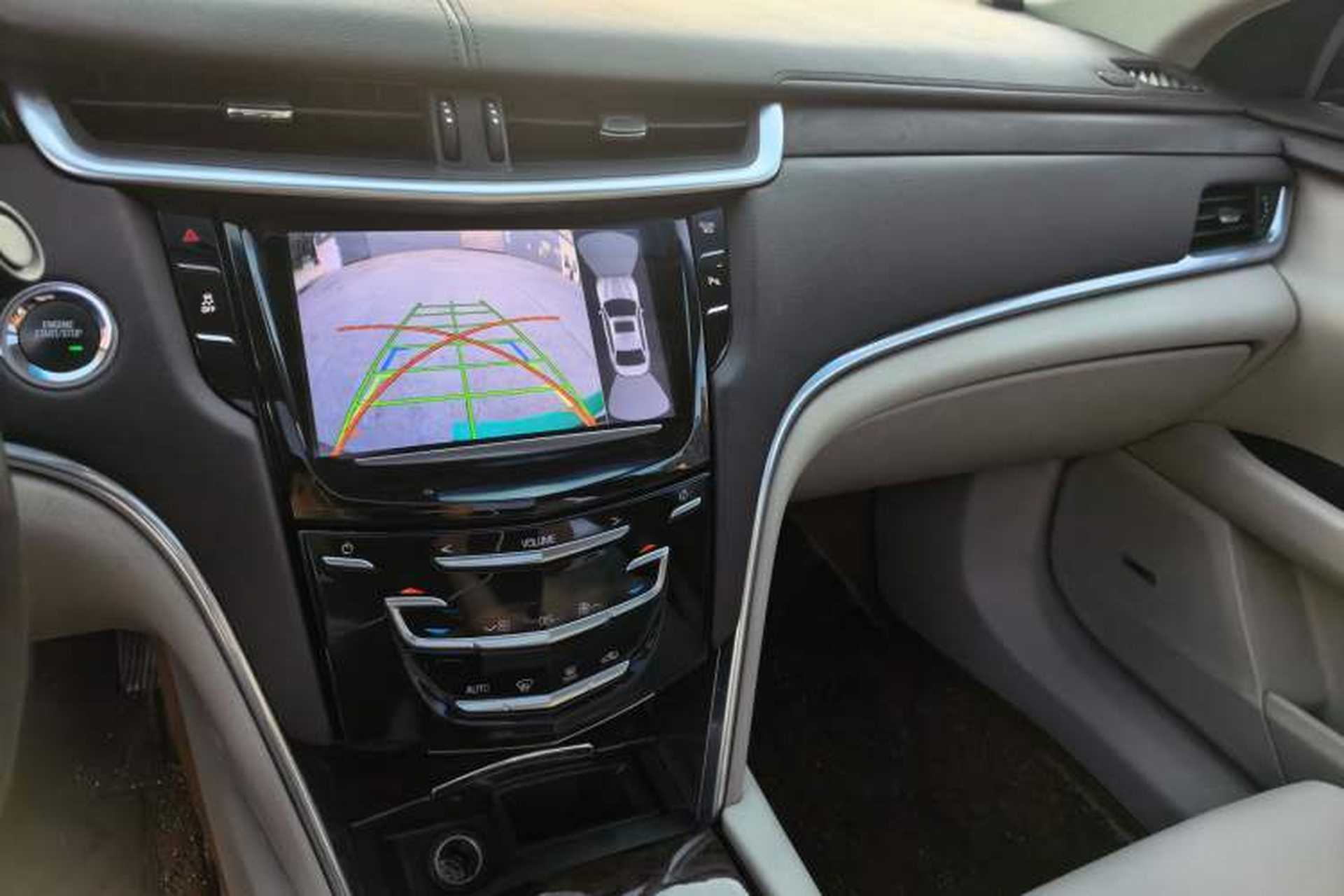Used Cadillac XTS 2014 28T Comfort Version Audio And AC Panel