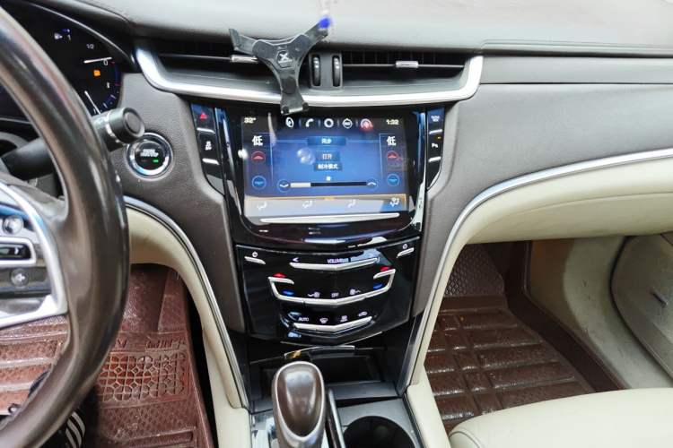 Used Cadillac XTS 2014 28T Comfort Version Audio And AC Panel