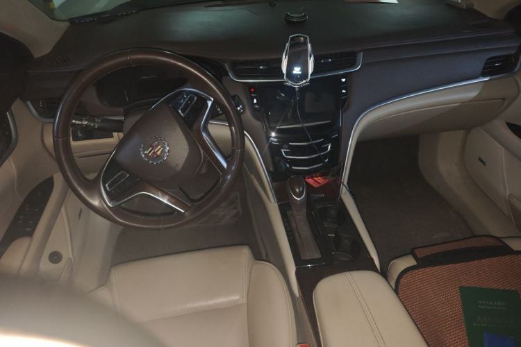 Used Cadillac XTS 2014 28T Comfort Version Center Console