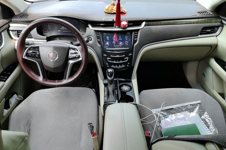 Used Cadillac XTS 2014 28T Platinum Edition Center Console