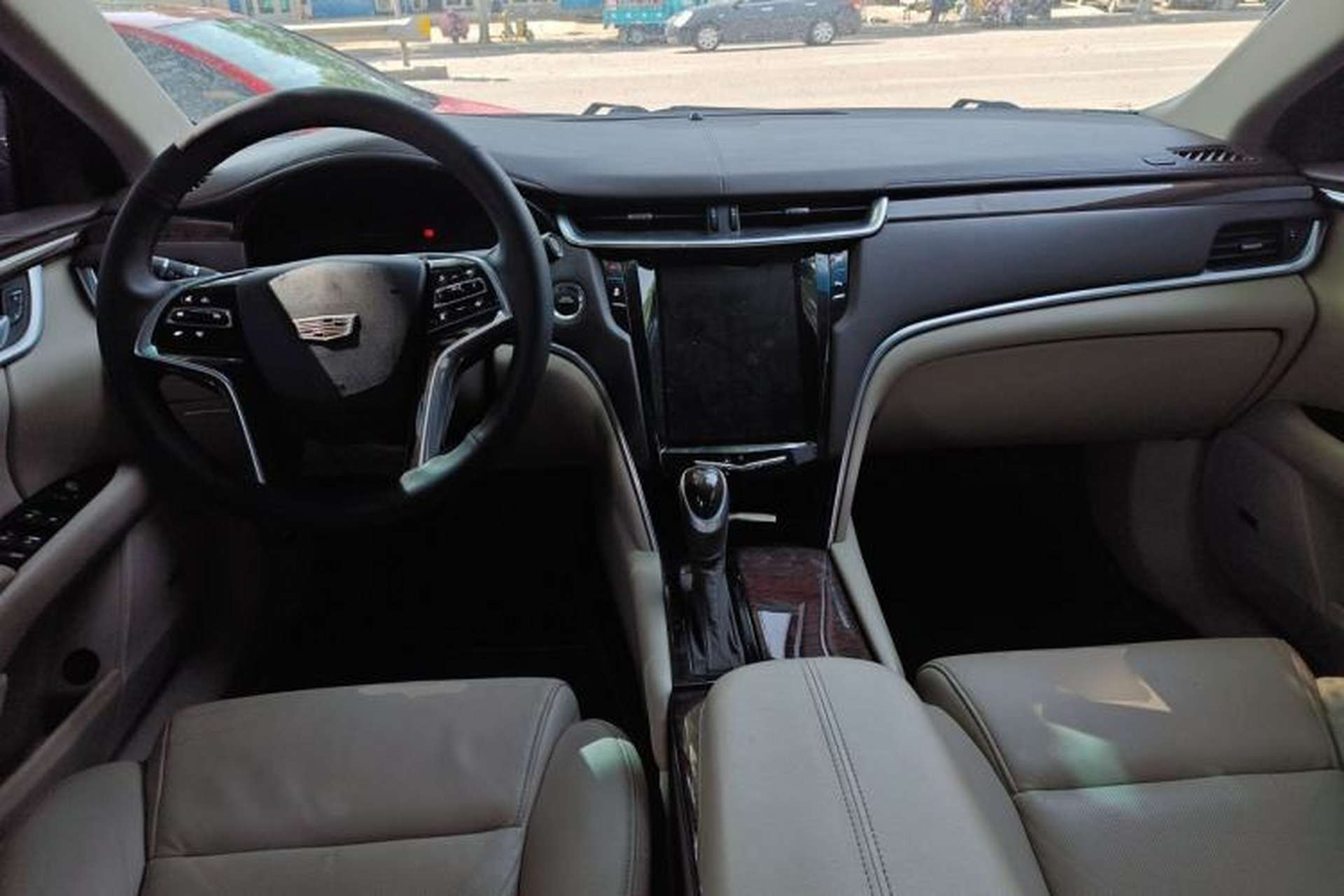 Used Cadillac XTS 2014 28T Comfort Version Center Console