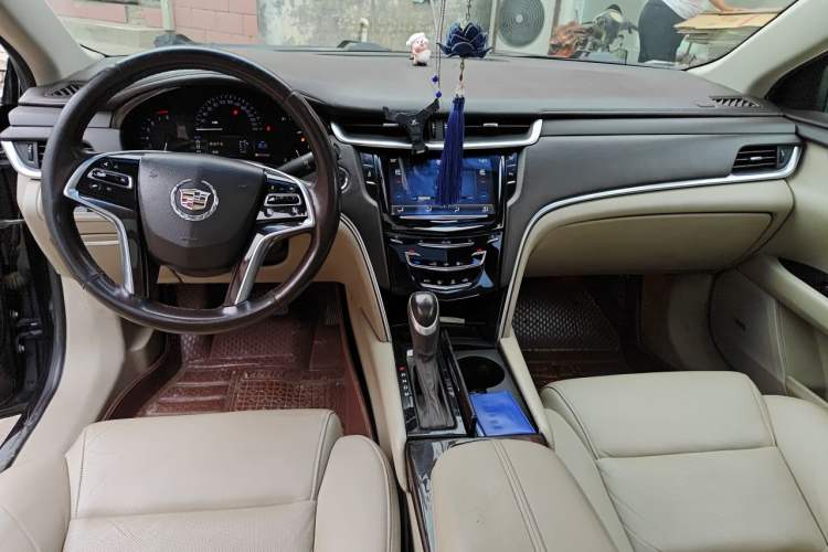 Used Cadillac XTS 2014 28T Comfort Version Center Console