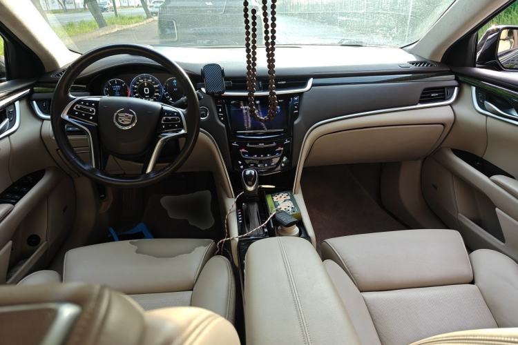 Used Cadillac XTS 2014 28T Platinum Edition Center Console