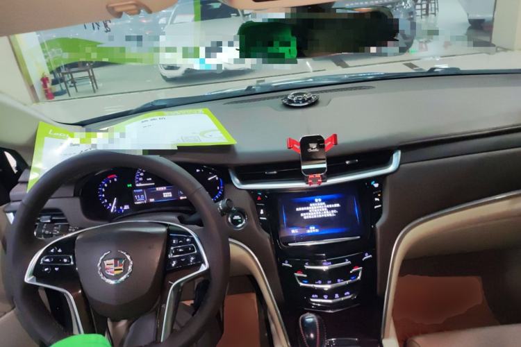 Used Cadillac XTS 2014 28T Comfort Version Center Console